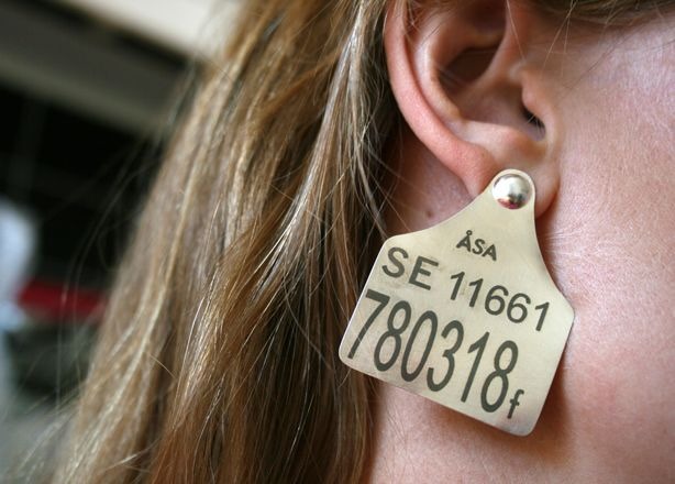 cuckedwife-deactivated20220803:Hubby is the sweetest! He gifted these cattle tag earrings to me. They come equipped with cow location tracking! This way he’ll always know where his livestock is! I’m a lucky cow 🥰 