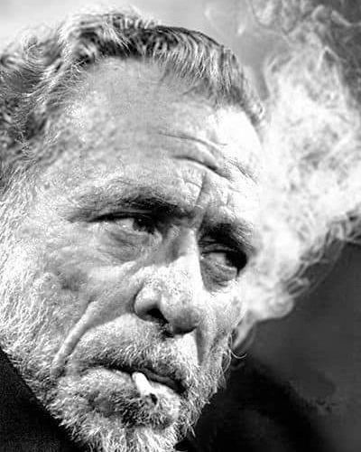 “Resistere ha senso solo se ne esci con qualcosa in mano alla fine.
Ma resistere tanto per resistere è l’infelice condizione di milioni di persone.”
Charles Bukowski (1920-1994), Sotto un sole di sigarette e...