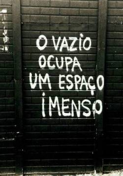 assucarada:  Não se farte do nada, coma o mundo Meu peito, ex-vazio, mais profundo.