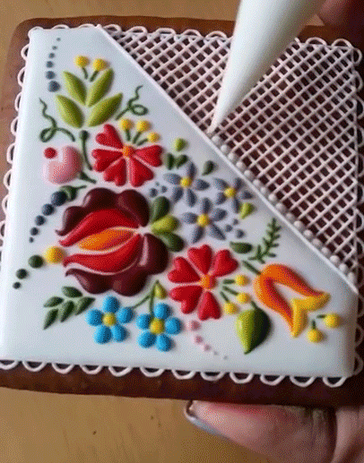 itscolossal:  WATCH: Mesmerizing Embroidery-Inspired Cookie Decorating by Mezesmanna (video)