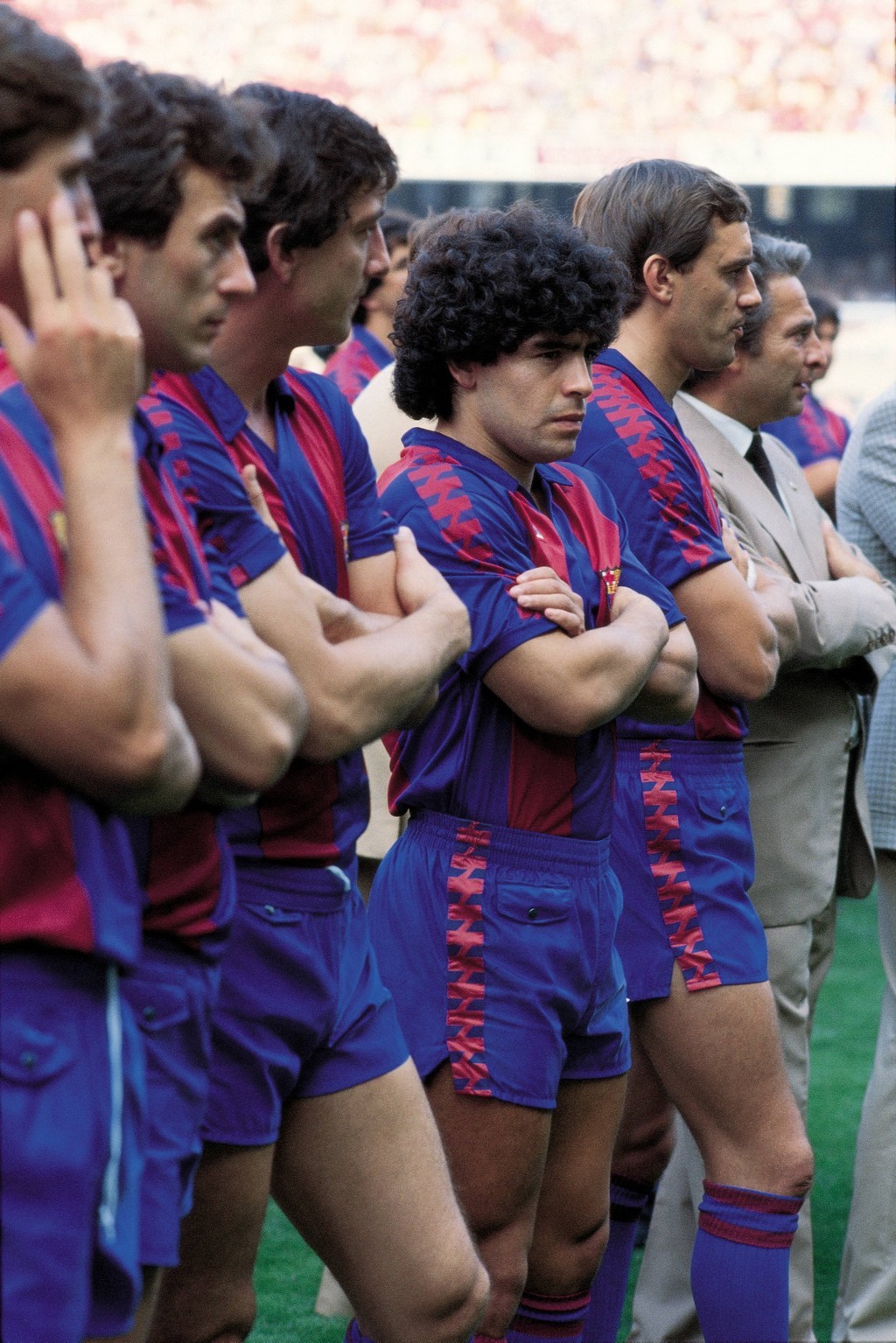 Diego Maradona at Barça’s pre-season photo day: Camp Nou, July 1982.
Source: Giornalettismo