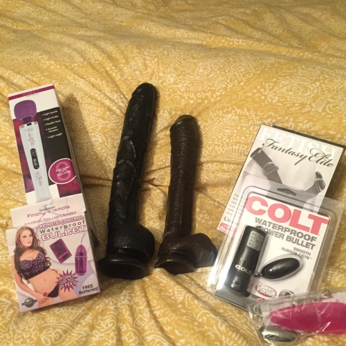 This little hotwife must have been a very good girl for her cuck to have bought her this jackpot of 