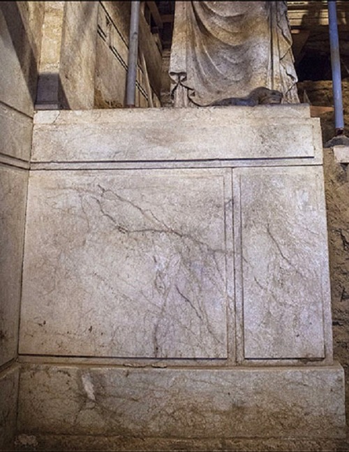 givemesomesoma:Kasta Tomb, Amphipolis, GreeceCariatides