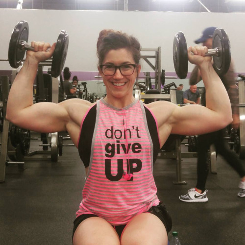 musclegirlsdaily:  Find a hot fuck buddy tonight: http://bit.ly/2ffEnuR