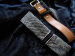 hand-crafted-goodness:  hand-crafted-goodness:  Natural leather and denim.   Belt by Reed Leather. Very affordable!