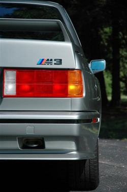 jidousha:  1988-BMW-E30-M3-13 by Driver Source