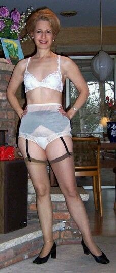 satinslutboy:  Cute panty mommy