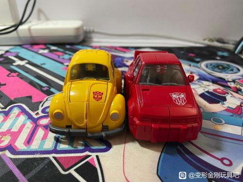 MP Cliffjumper prototype with MP-45 Bumblebee.