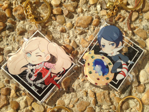 Took better pictures of my charms! Also have a close up of the glitter in the first picture. If you 