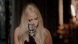 dailyladygagagifs: lady gaga x piano performances