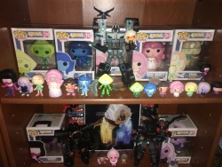 Yeah I hear you on those pops. I told myself I would never buy those things or any vinyl figures ever. I got that mini lion and somehow I had all this. Flocked lion pop is hidden behind the transformer holding Jasper(heeroyuy008)HOLY WHOA you got all