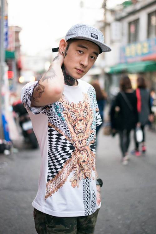 humans-of-seoul:  “When I was in second grade my mother got into a car accident and passed awa