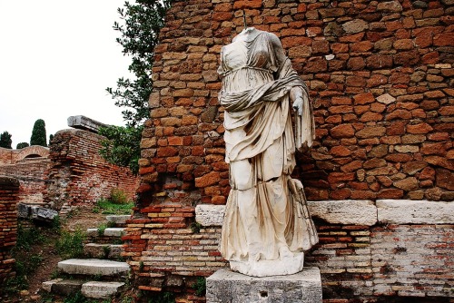 last-of-the-romans:Temple of Augustus and Roma. Ostia Antica.