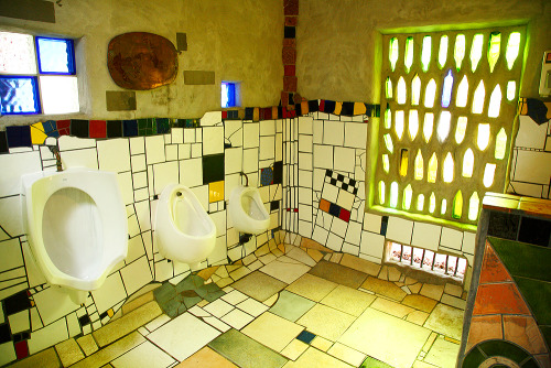 Images Past: Huntervasser Toilet, New Zealand. The quirkiest bathroom that I&rsquo;ve ever had t