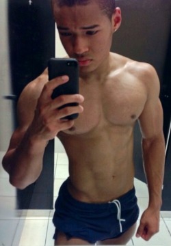 yumyumasianhunks:  yum yum Asian hunks. check