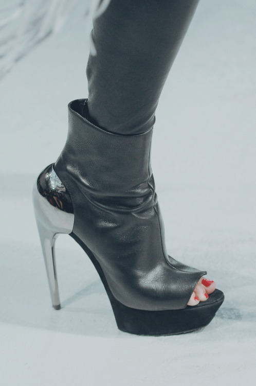 Gareth Pugh / Spring 2013 / RTW Details