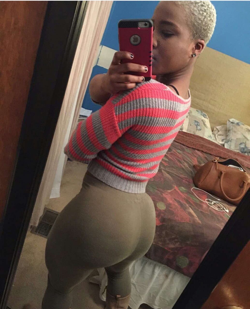 tallnicca:  Ass…  I’ll fuck her all in that ass