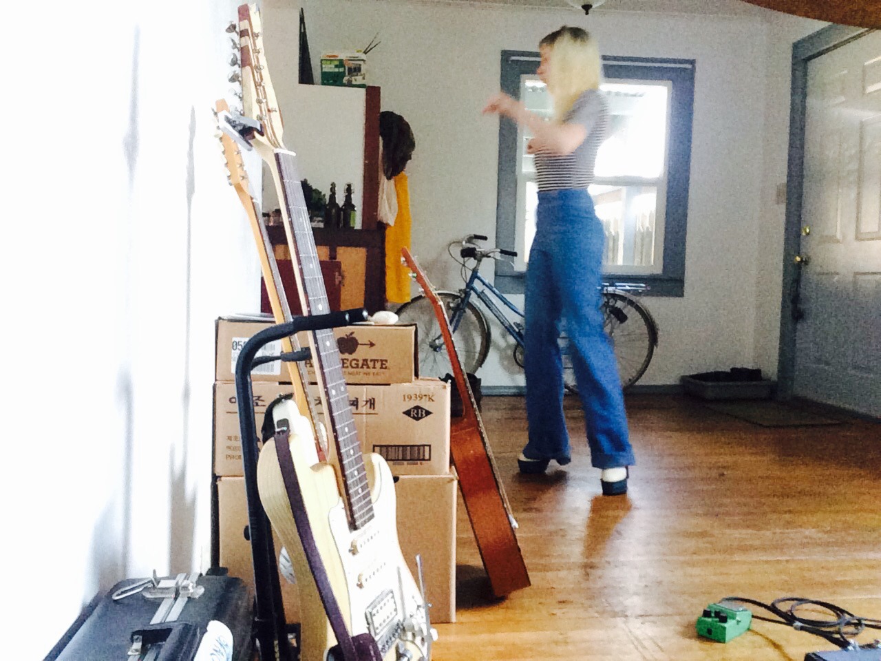 the-foreign-stetson:  Platforms and bell bottoms for Bowie. 