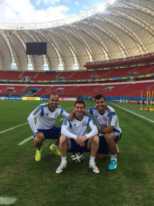 fyleonella:  Feliz Cumple Leo!!!! / Happy Birthday Leo!!!  