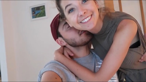 whynotzalfie:Little shits being cute. And I need Zoe to always play in Alfie’s hair ❤️