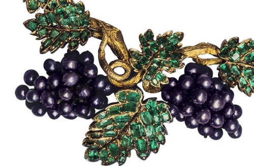 cair–paravel: Parure, Jean-Valentin Morel, c. 1850. Gold, emeralds, purple pearls and enamel.