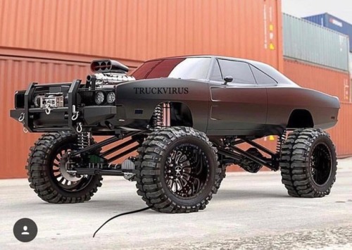 cdlhunter: Like it? Or hate it? #monstercar #lifted #liftedcar #hotrod #trucking #cdljobs #carporn 