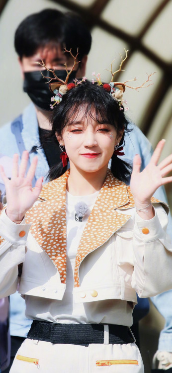 yuqi lockscreenslike or reblog if you savedon’t repost!