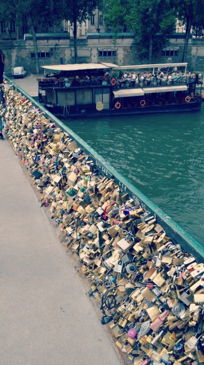 bestiallize:  my mom and dad put a lock on it they are so cute 