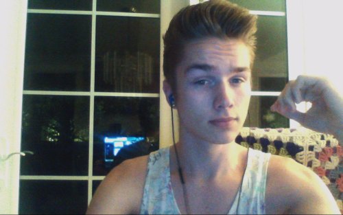 devon-aiden: hair be killin it tonight