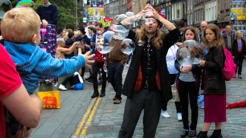 Catch the bubbles!! Doctor Bubble on the royal mile during the fringe festival!