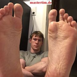 feetpromoter:  The German MucleStud GodJadenis back with 25 exclusive photosnow 390 photos and videos of this footmasterom http://www.mastertim.de