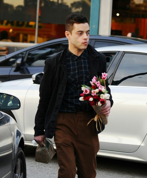 newyorkexposure:Rami Malek buying flowers in LA (2016)