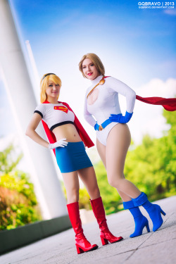 cosplayandgeekstuff:  Mostflogged (USA) as Supergirl. Windaria (USA) as Power Girl. Photo I by: GQBravo Photo II by: Locketheart/Tiffany Chang 