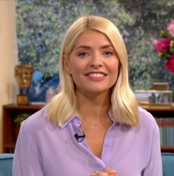 hollywilloughbyx:holly willoughby 