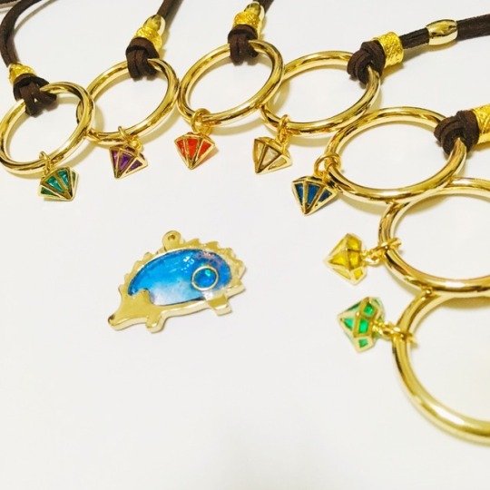 misterkanzaki:  misterkanzaki:  handmade accessory  These were released at a Japanese coterie event in Japan.