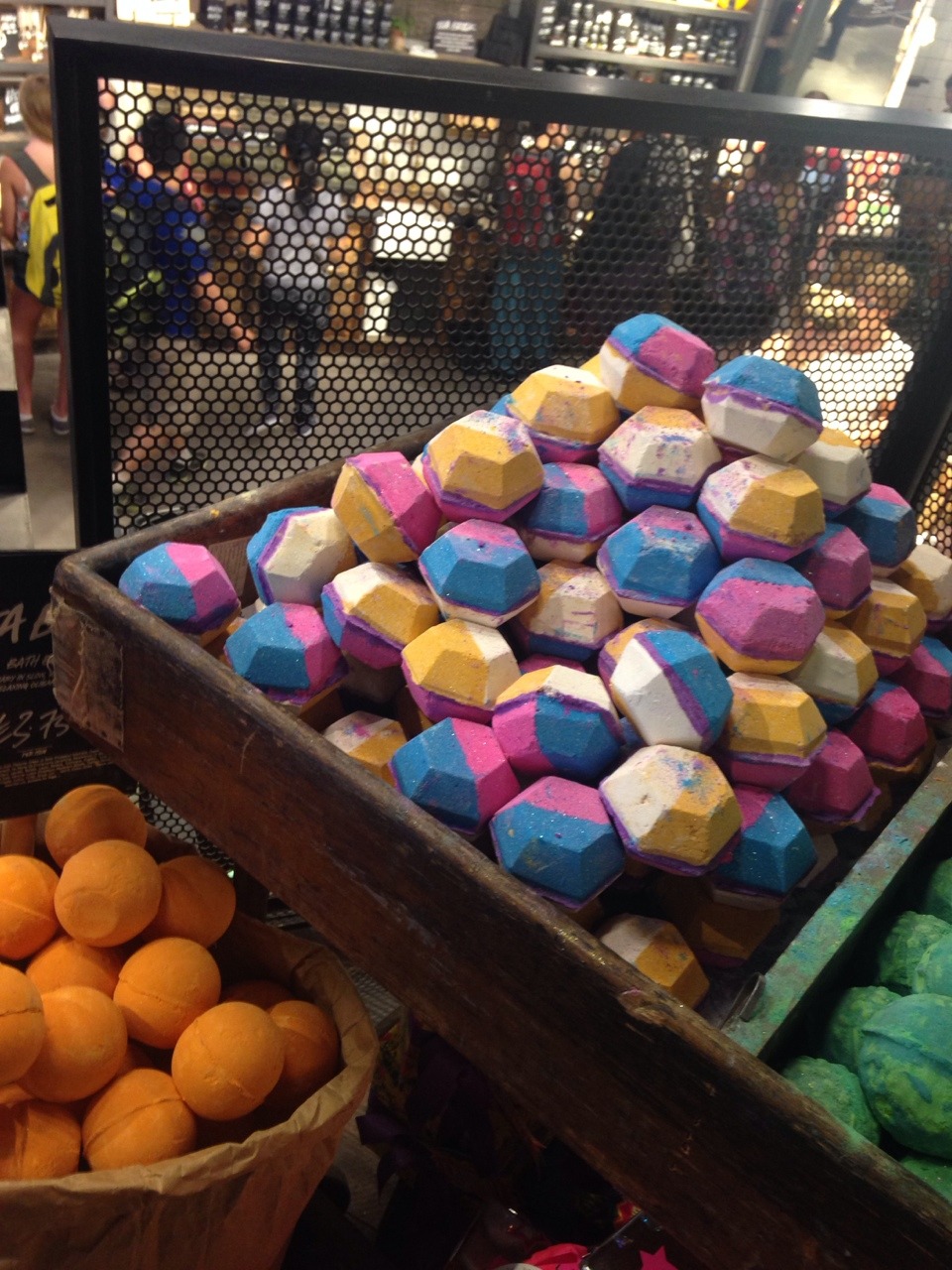 blossomq:  Lush Oxford St