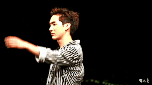 arongie: SEND ME A NUMBER AND I’LL MAKE YOU A GIFSET4) Favorite Aron performance?:  18091