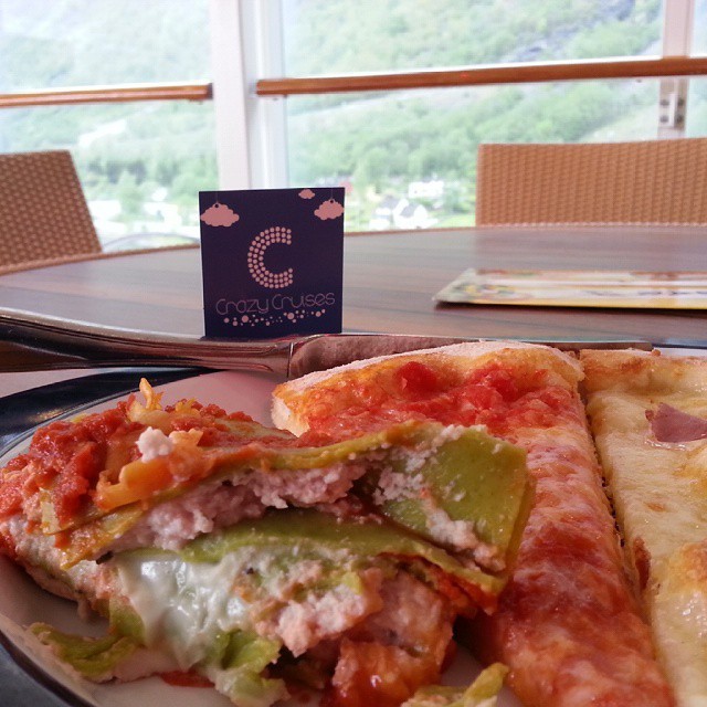 Pizza and pasta time onboard #MscSinfonia with the new #crazycruises card 👍 #gnammygnammy @msccruisesofficial