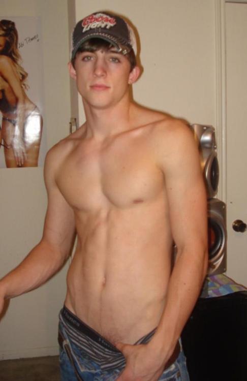 campusdudes:  Weekend Special: Dudes in caps http://campusdudes.tumblr.com/  He