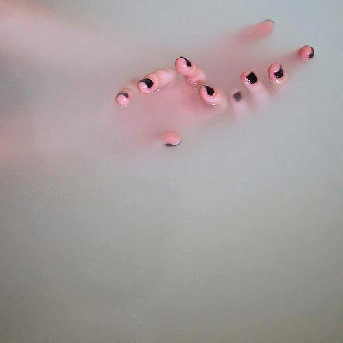 hollywood-outsider:  sedistic-eyes:  soft ☀  Valley of the Dolls