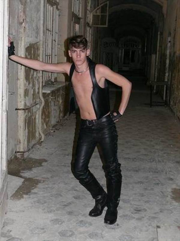 Raw Leather Smokers Fit