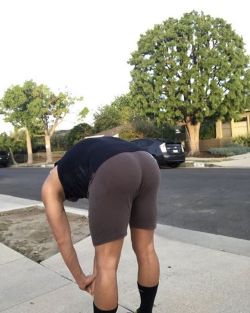 hotguysworkoutforbubblebutt:Male bubble butt