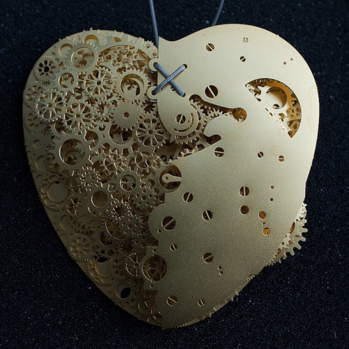 lohrien:Paper Heart Sculptures by Frank Tjepkema