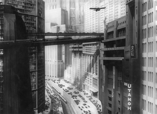 karamazove:Metropolis — Fritz Lang (1927)