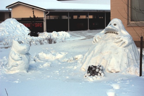 My snowmoomin and the snowgroke survived the storm that kept me awake during the night! Grokes lante