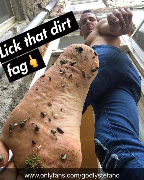 absoluteperfectioncashrape: Lick that dirt #dirtyfeet #feetfetish #stinkyfeet #manfeet #footfetishna