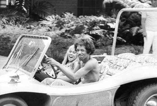 Jimi Hendrix driving a dune buggy, 1968. (via Jimi Hendrix | ThisIsNotPorn.net - Rare and beautiful 