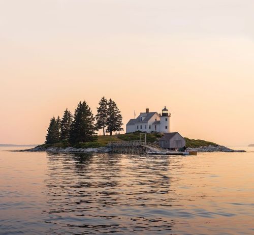 stepfordwasp:Pumpkin Island Light @freddybloy via Downeast Magazine