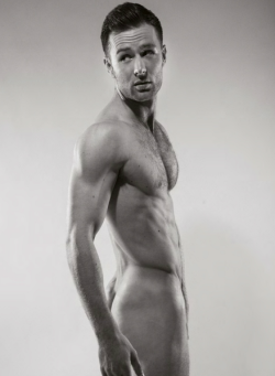 amazingmalenudity:  Harry Judd