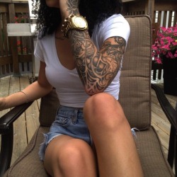 phucktokyo:  Her sleeve thou !!